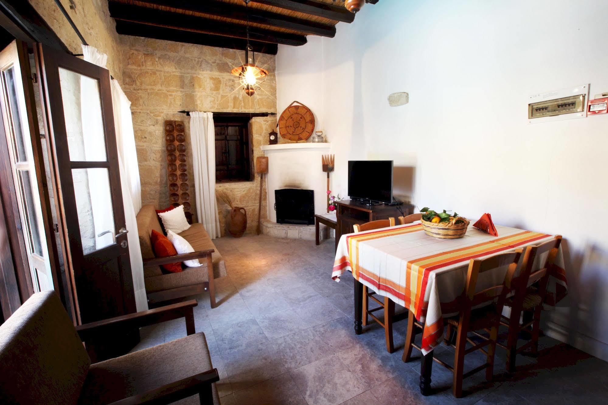 Leonidas Village Houses Goudhi 외부 사진