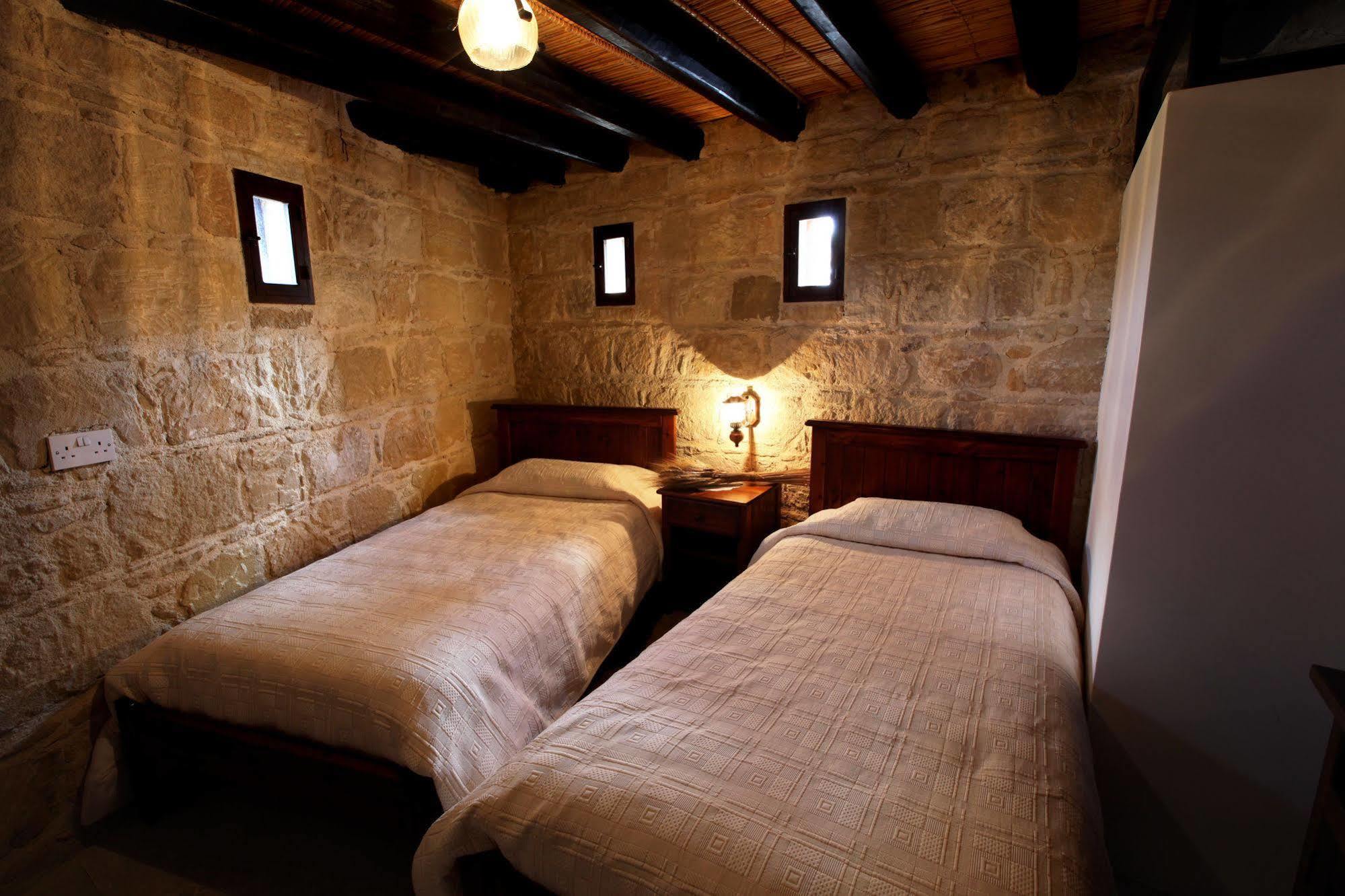 Leonidas Village Houses Goudhi 외부 사진