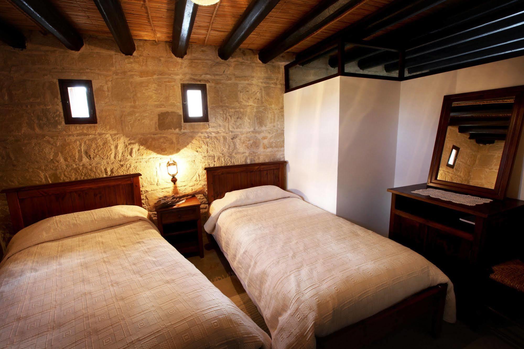 Leonidas Village Houses Goudhi 외부 사진